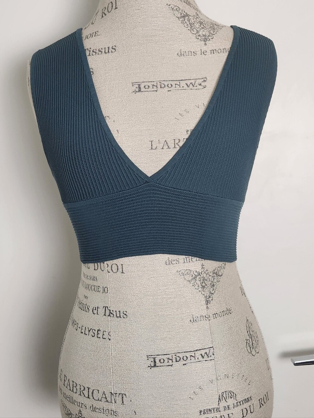 Aritzia Babaton Sculpt Knit Crop Tank Bra